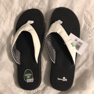 Sanuk Flip flops